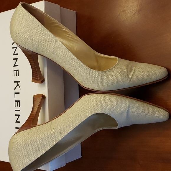 ANNE Klein II Linen Sand 8.5N pump Heels Gorgeous! EUC in Box - Picture 6 of 10